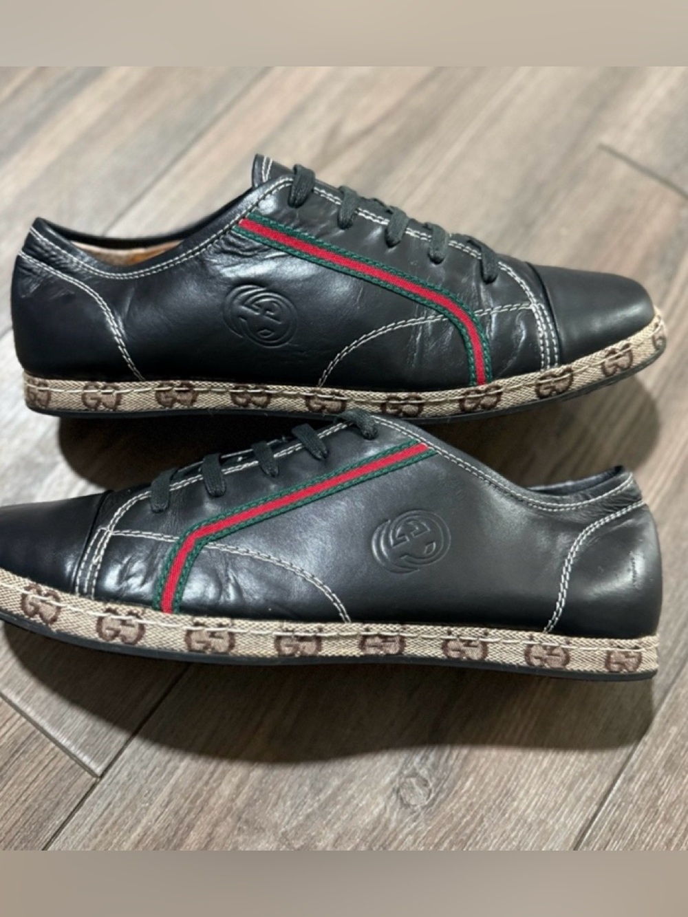 Gucci Black Leather Sneakers with Green and Red Web Stripe like new.